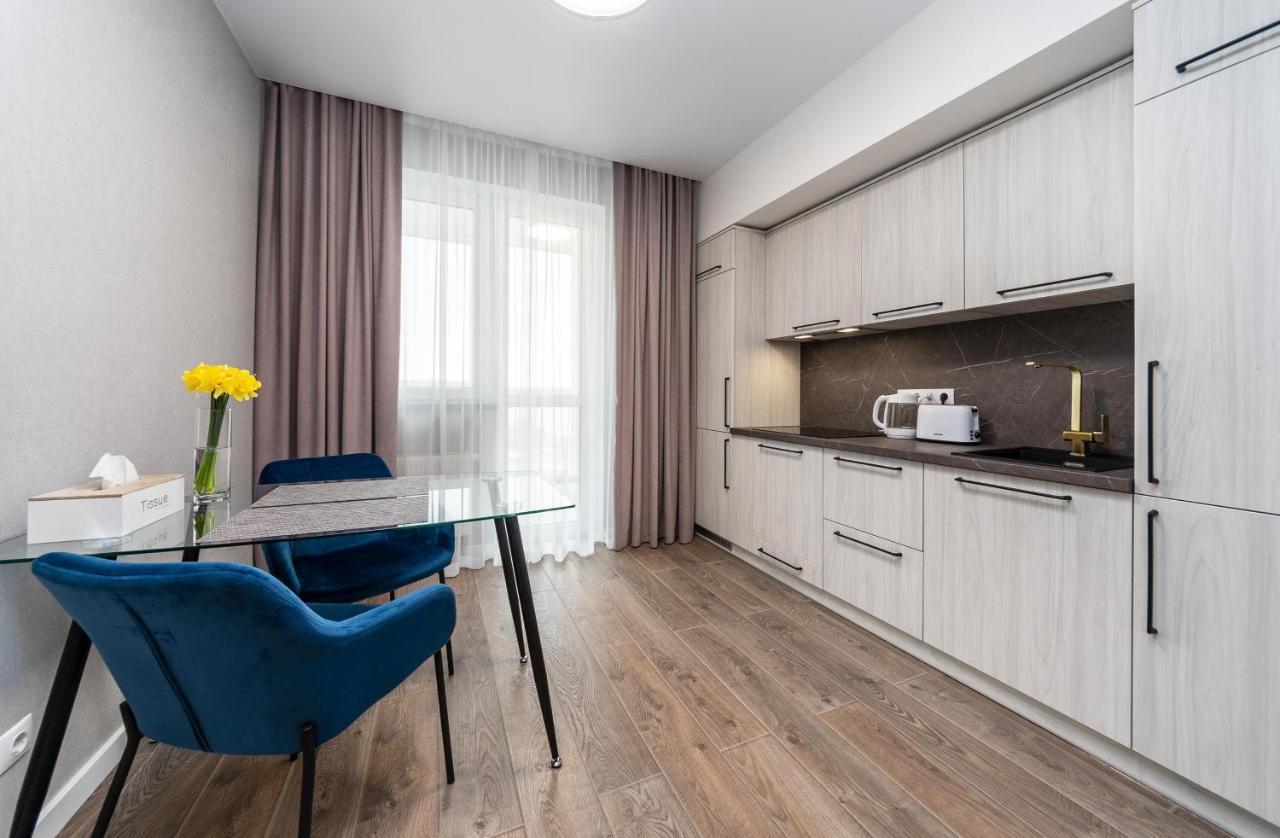 Квартира В Жк Лебединый, Ревуцкого 40 В, Метро Харьковская Позняки Kiew Exterior foto