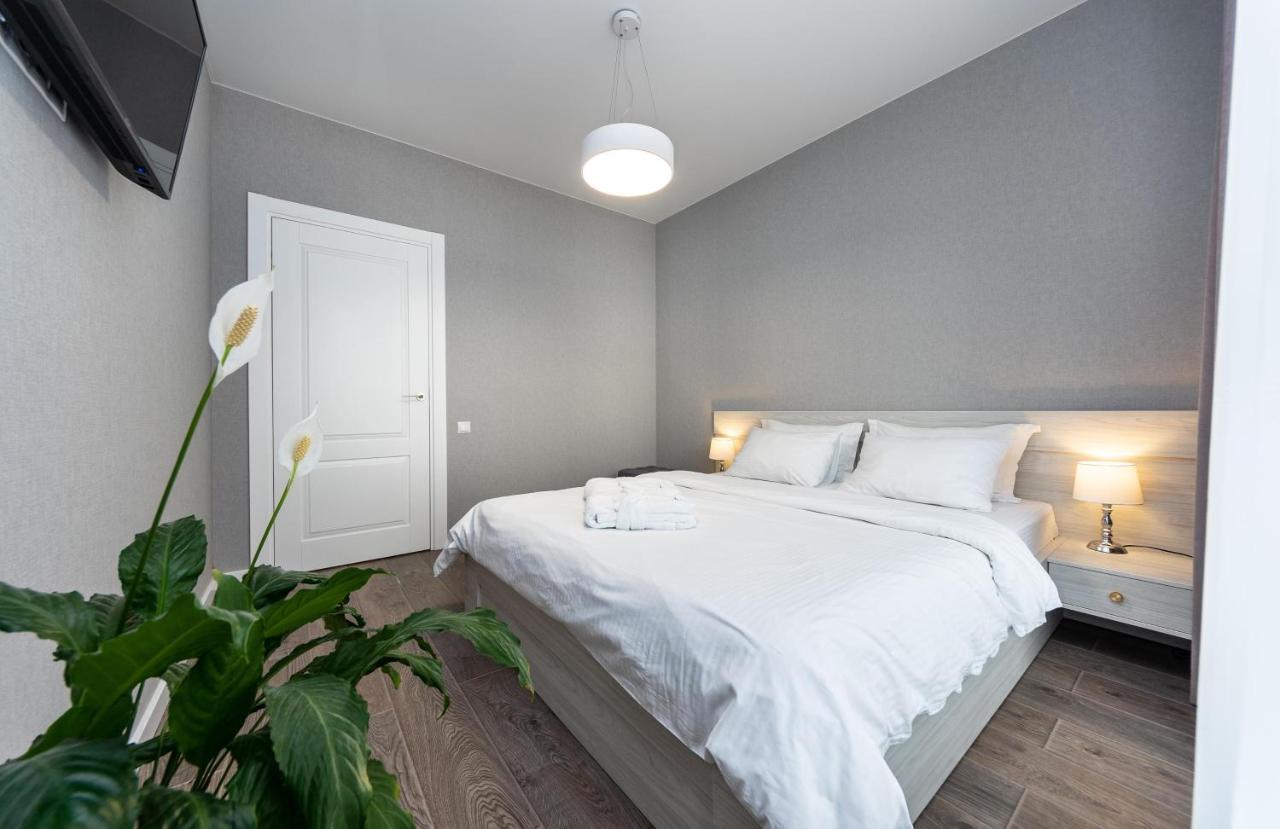 Квартира В Жк Лебединый, Ревуцкого 40 В, Метро Харьковская Позняки Kiew Exterior foto