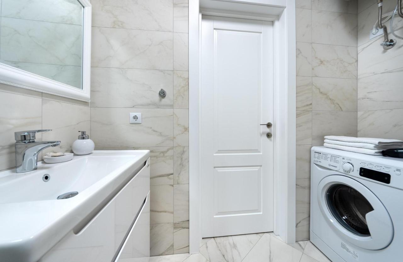 Квартира В Жк Лебединый, Ревуцкого 40 В, Метро Харьковская Позняки Kiew Exterior foto