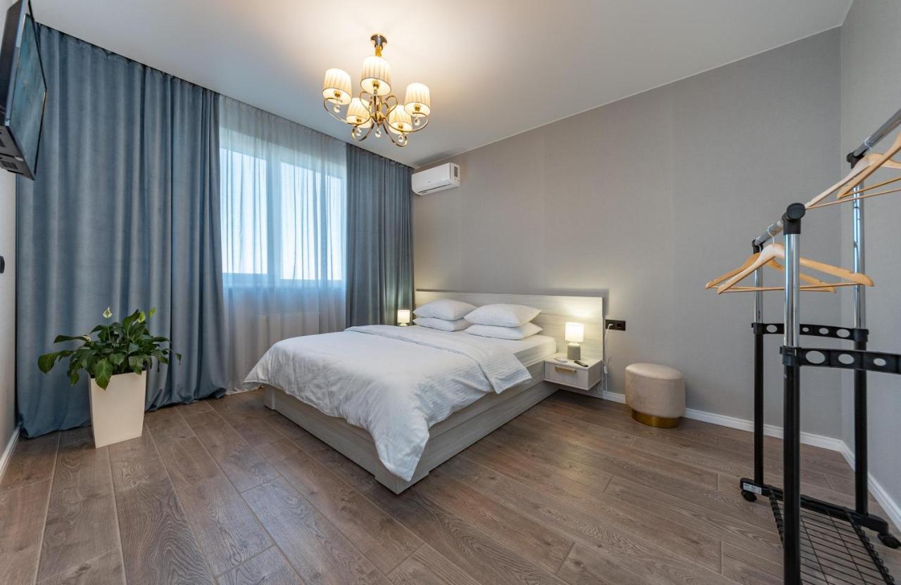 Квартира В Жк Лебединый, Ревуцкого 40 В, Метро Харьковская Позняки Kiew Exterior foto